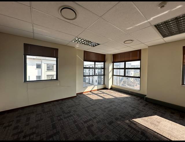 432M² OFFICE TO LET IN ECO PARK ESTATE